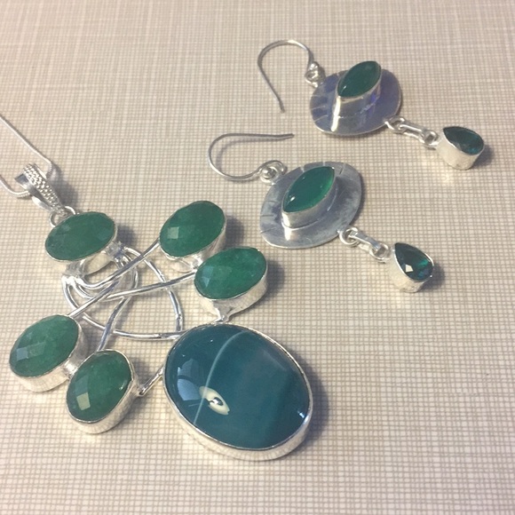 Jewelry - Green chalcedony green quartz bostwana agate set